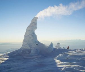 Вулкан Эребус в Антарктиде.